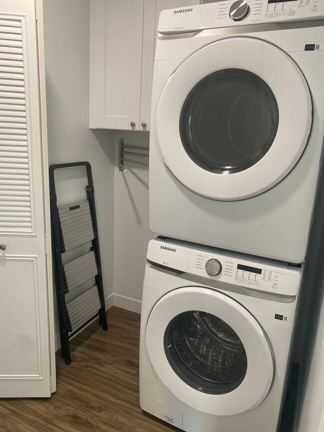 Foto del edificio - Charming Fully Remodeled 3 Bedroom, 2 Bath...