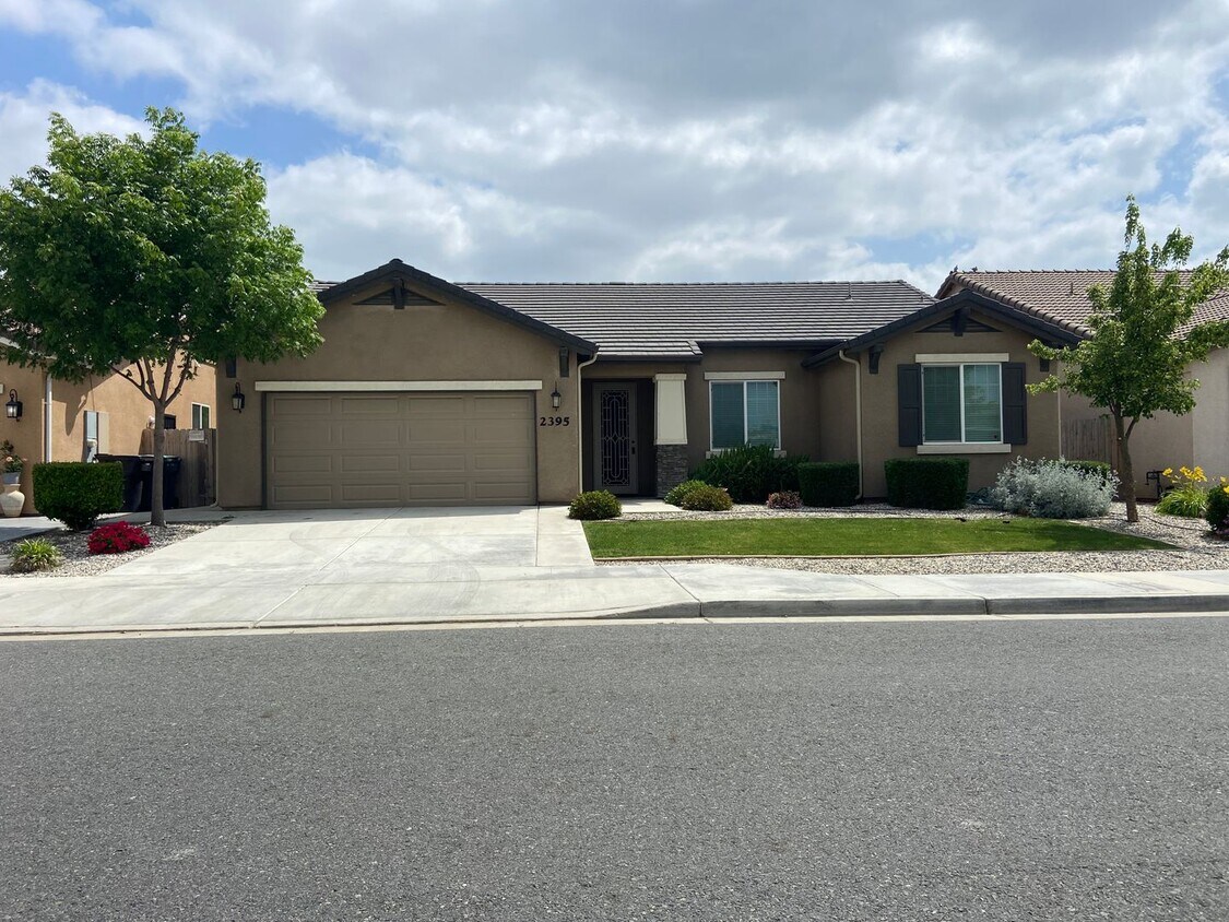 2395 Isleworth Ave, Tulare, CA 93274 House Rental in Tulare, CA
