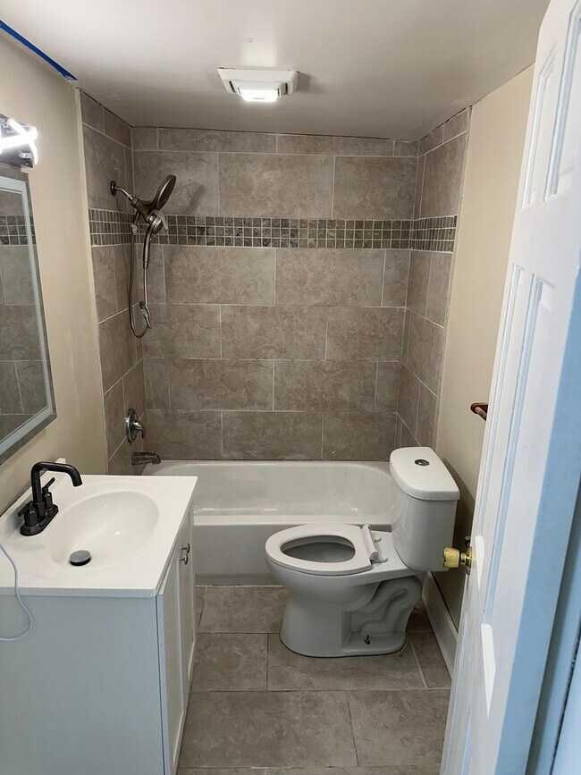 Foto del edificio - 554 W Station St