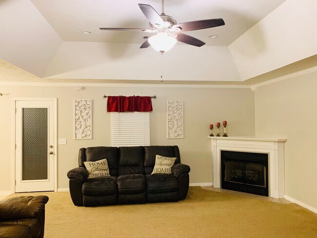 Building Photo - 9360 Collinsville Cir