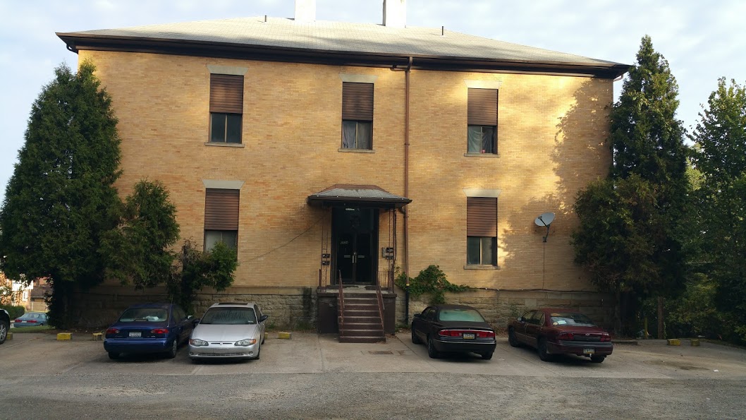 Entry and Parking - 3524 Centralia St