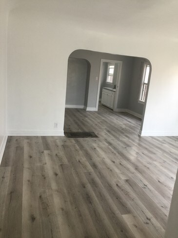 Foto del edificio - 5817 S Van Ness Ave