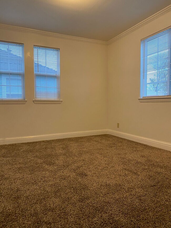 Foto del edificio - Two bedroom one bath home walking distance to beach and Naval Postgraduate School