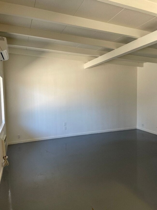 Building Photo - 540 S Mountain View Dr