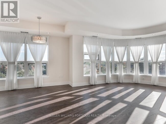 Photo du bâtiment - 760 Sheppard Ave W