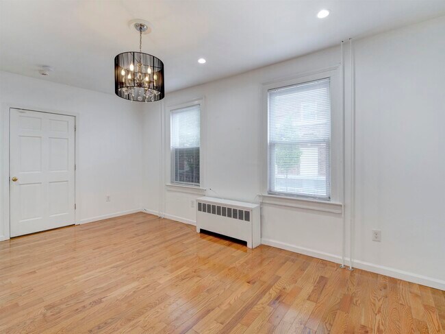 Building Photo - 521 38th St