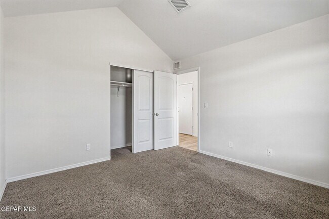 Foto del edificio - 13745 Lago Vista Ave