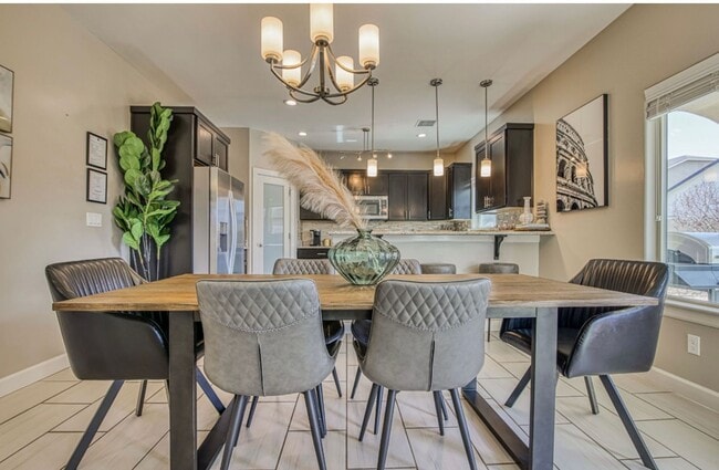 Building Photo - Furnished Eastside Beautiful 3 bed/2 baths...