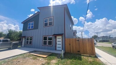 Building Photo - 9806 Fillmore St