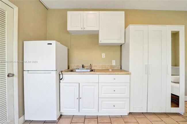 Building Photo - 4 br, 3 bath House - 919 NE 4th St # A