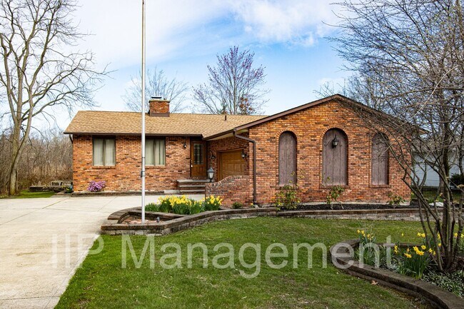 Foto del edificio - Spacious Unique 3BD/2BA in Concord Twp.- L...