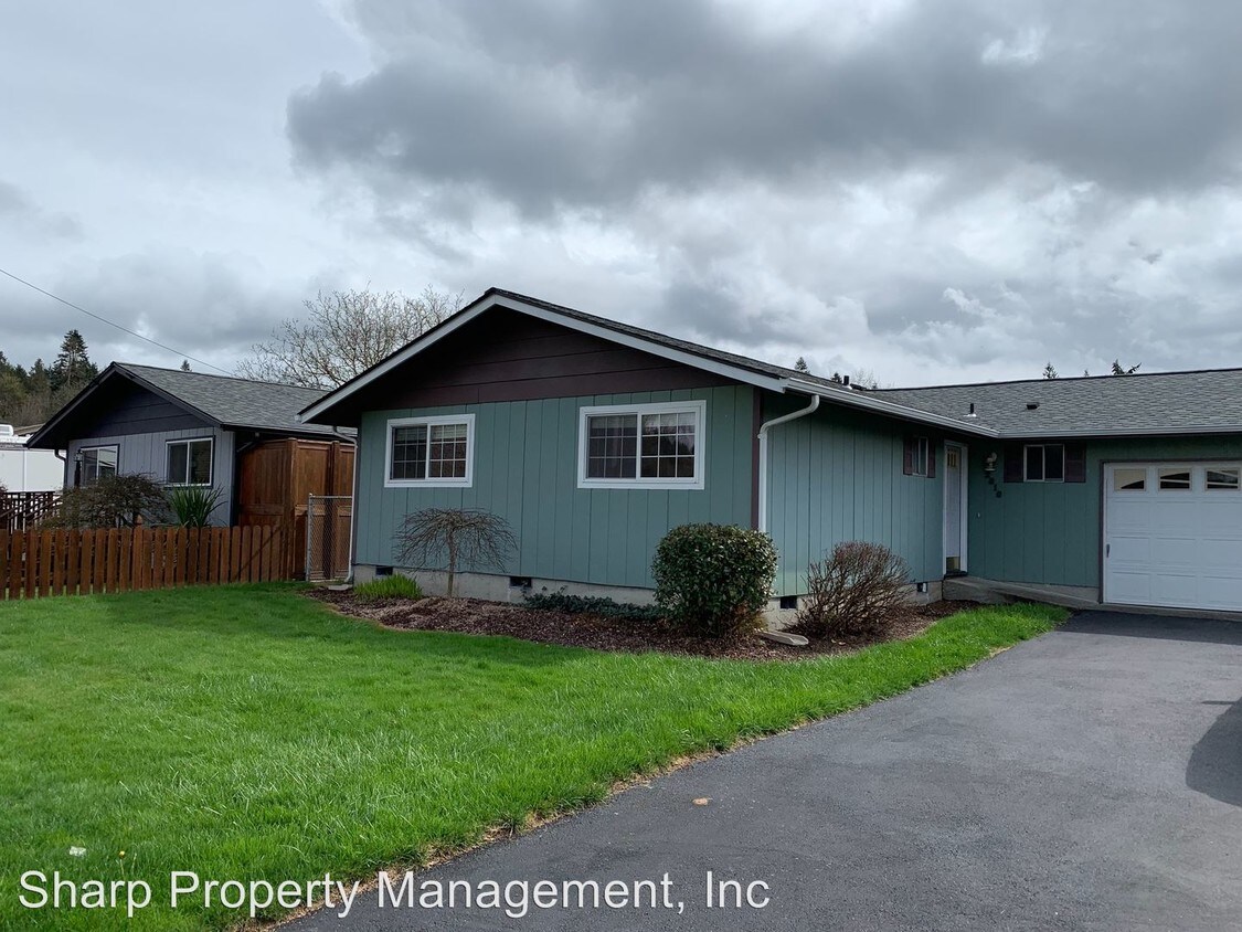 Foto principal - 3 br, 1.5 bath House - 2816 38th Ave.