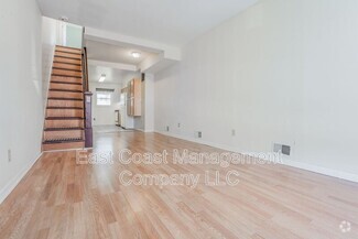Building Photo - 102 N Rose St