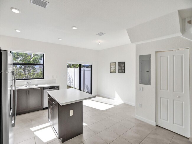 Foto del edificio - 3436 W 111th Pl