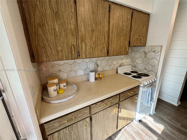 Foto del edificio - 5100 Rilma Ave