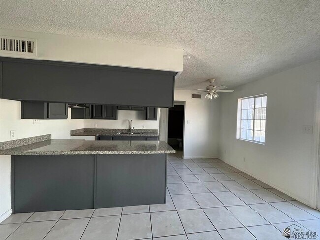 Foto del edificio - 2684 W 14th St