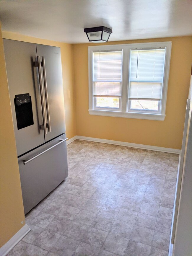 Building Photo - 2 bedroom, 2 bath Apartment with onsite la...