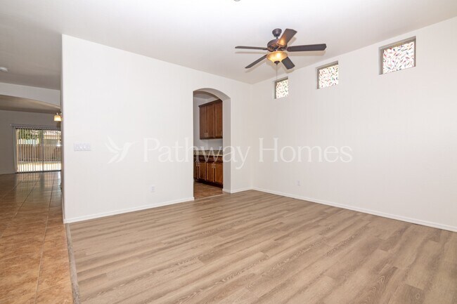 Foto del edificio - 4205 E Del Rio Dr