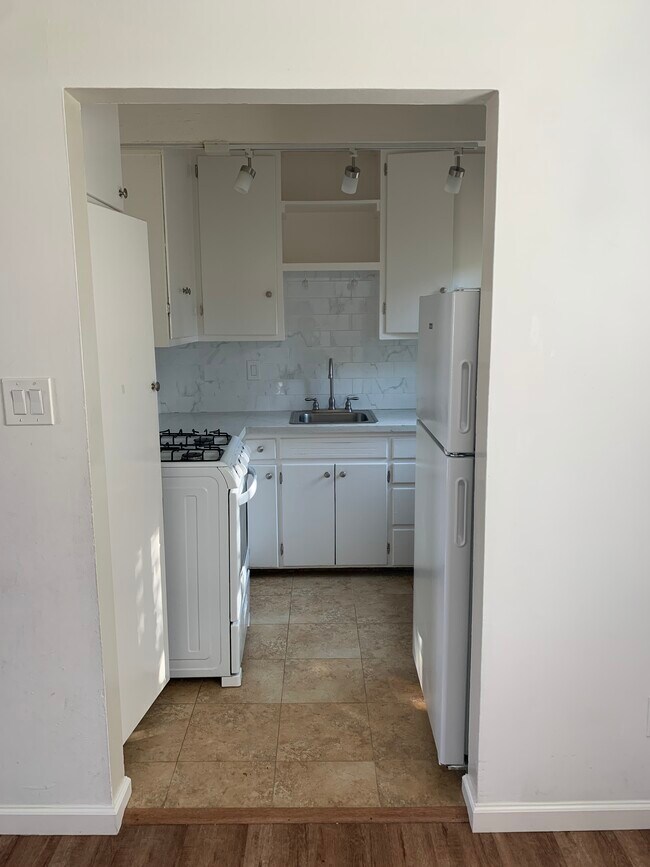 Kitchen - 2 Coleman Pl