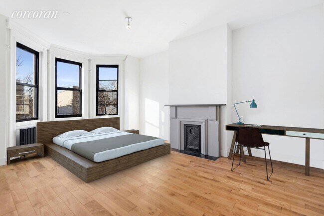 Foto del edificio - 1084 Greene Ave