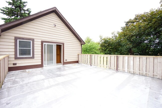 Building Photo - 640 Rudat Ct