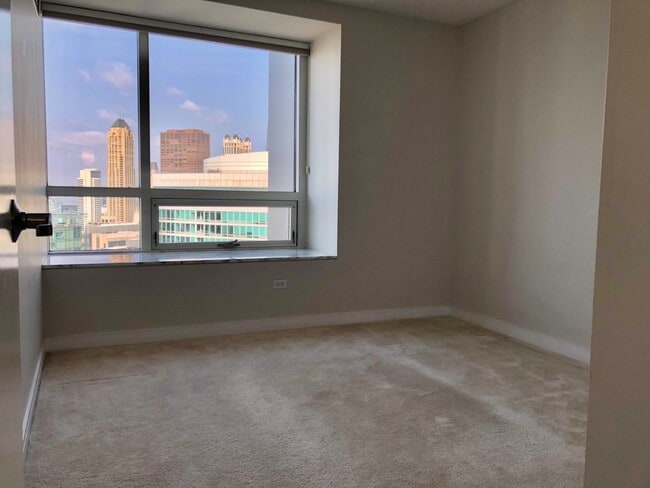 Building Photo - 512 N McClurg Ct