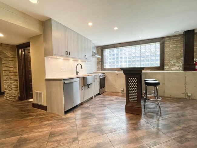 Foto del edificio - 1633 N Humboldt Blvd