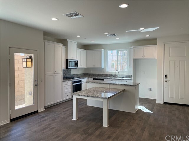 Foto del edificio - 16074 Symphony Ln
