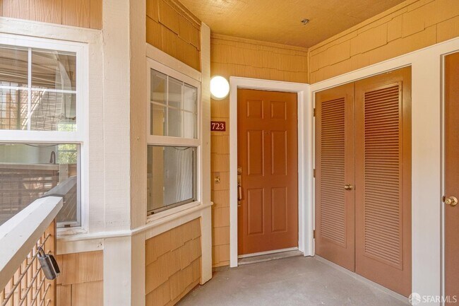 Foto del edificio - 723 Swallowtail Ct