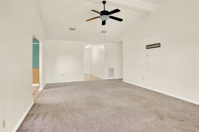 Foto del edificio - 6219 Silver Leaf Dr