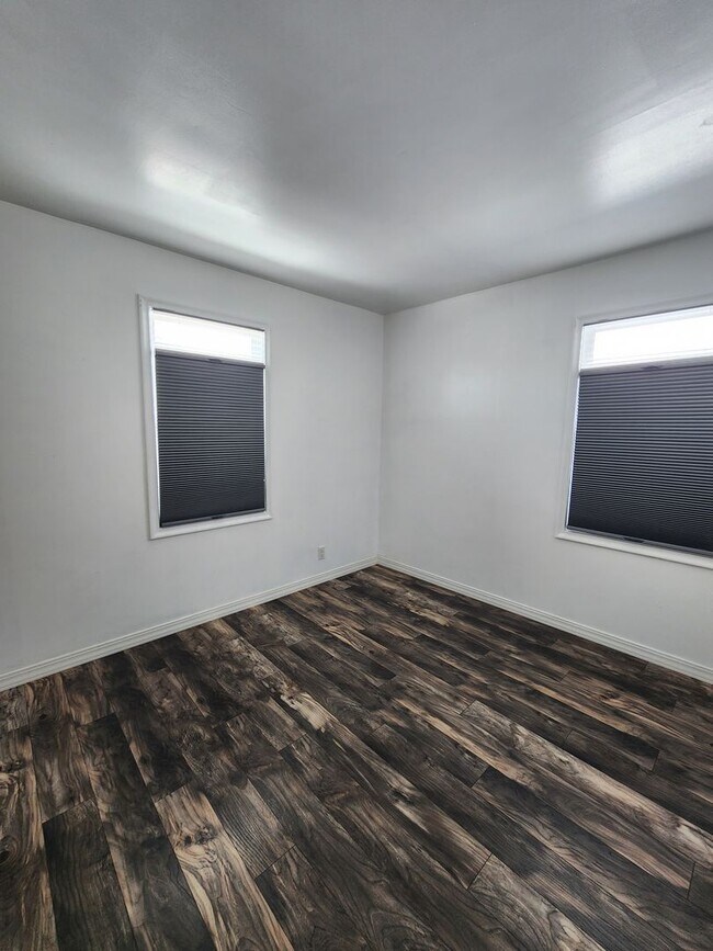 Foto del edificio - Darling remodeled 2 bdrm house w/ fenced y...
