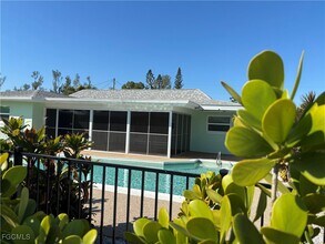 Building Photo - 5917 SW 1st Ct