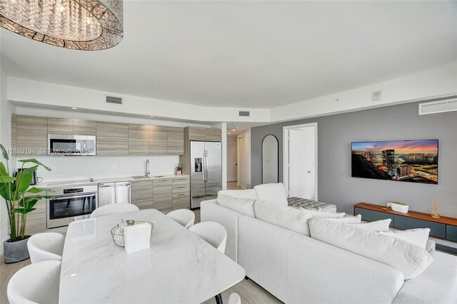 Building Photo - 121 NE 34th St