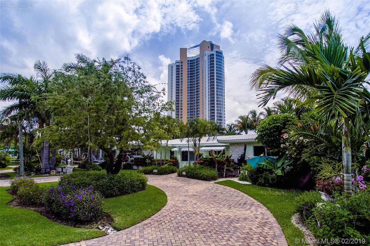 Foto principal - 18815 Atlantic Blvd