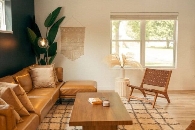 Building Photo - Modern three bedroom, two bath, Scandinavi...
