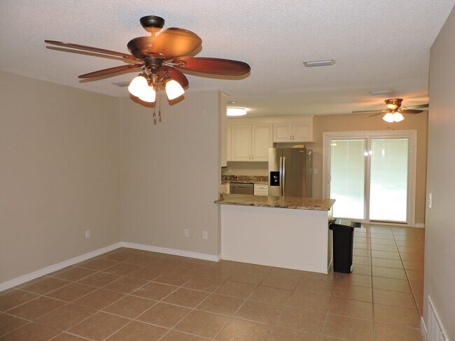Building Photo - Convenient to Navy Federal complex & inter...