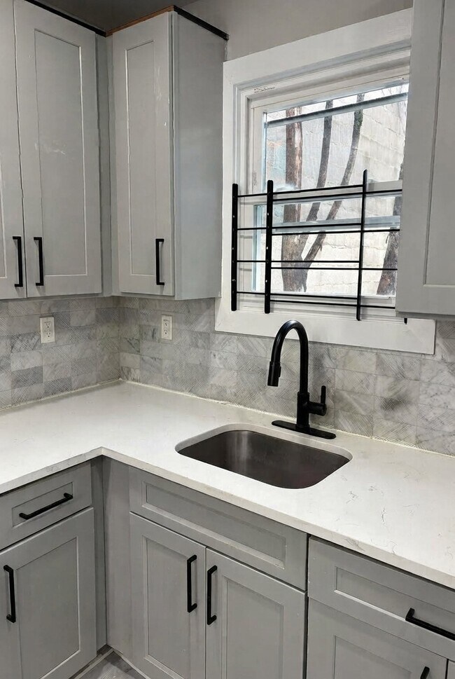 Foto del edificio - 654 S 12th St