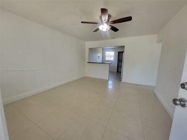 Building Photo - 1102 NW 100th Terrace