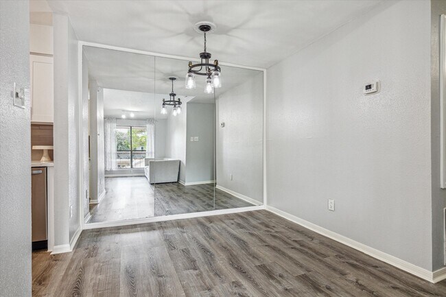 Foto del edificio - 2125 Augusta Dr