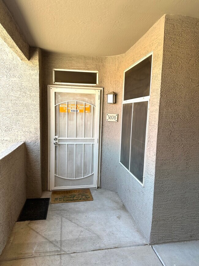 Foto del edificio - Stunning and spacious Portofino condo at Lakewood.