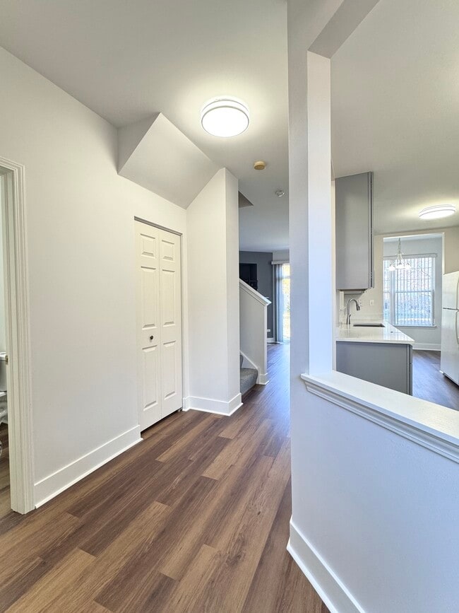 Building Photo - 2406 Sheehan Dr