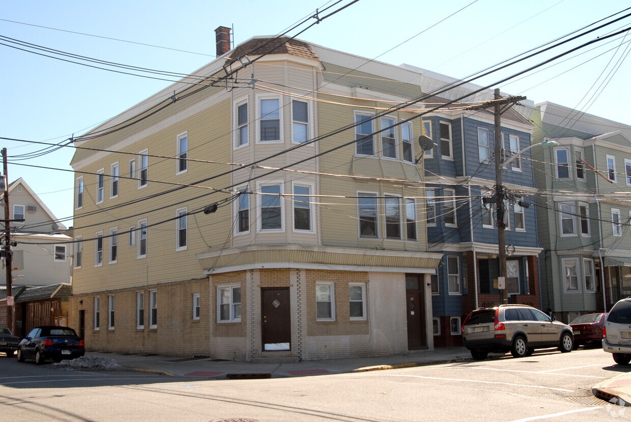Building Photo - 46 Highland Ave