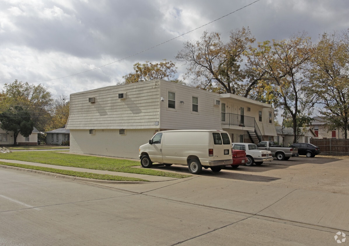 111 E Rogers St, Arlington, TX 76011 Apartments in Arlington, TX