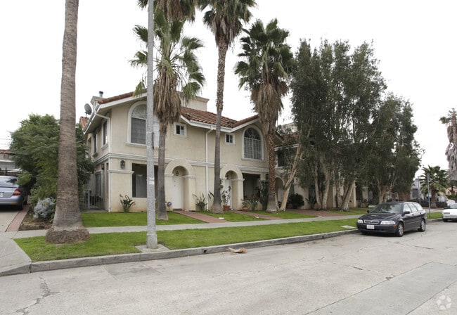 Building Photo - 800 E June St