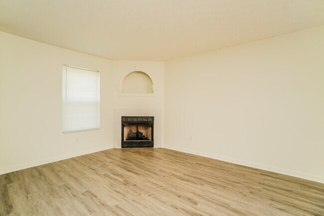 Building Photo - 364 Evergreen Cir