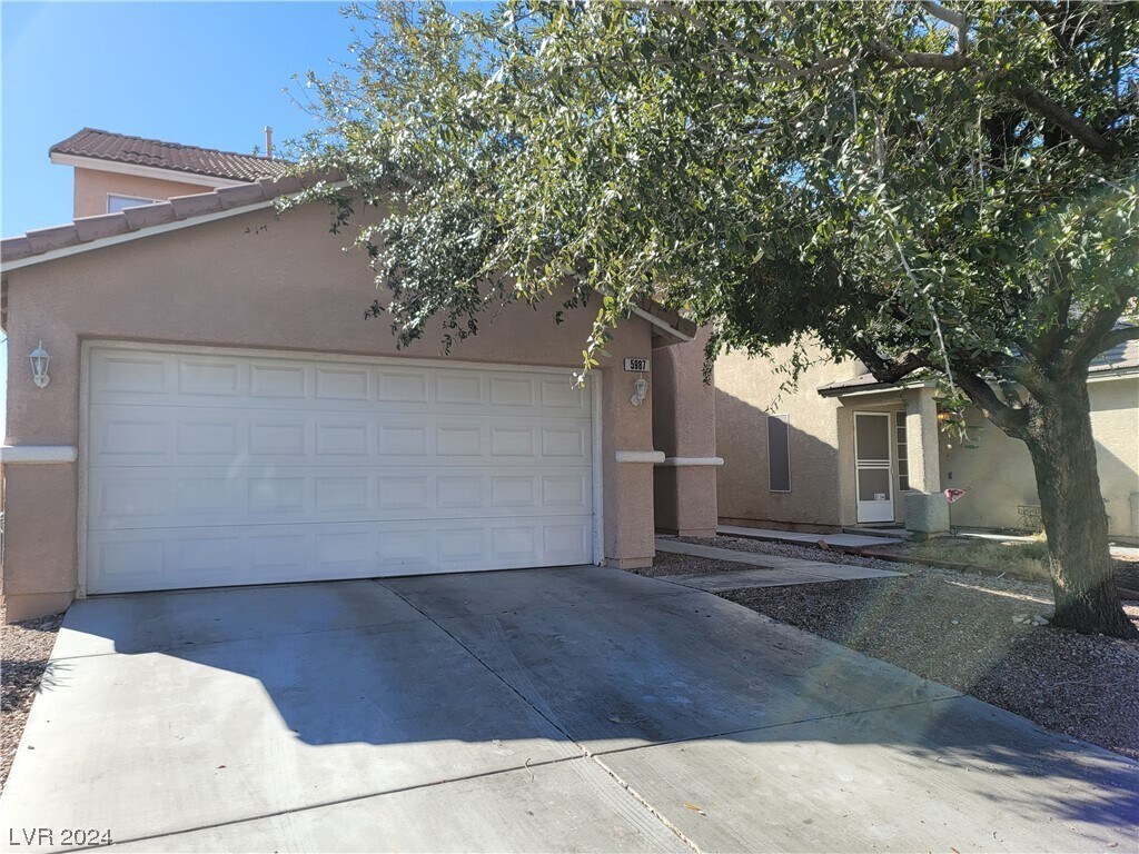 Foto principal - 5987 Stone Hollow Ave