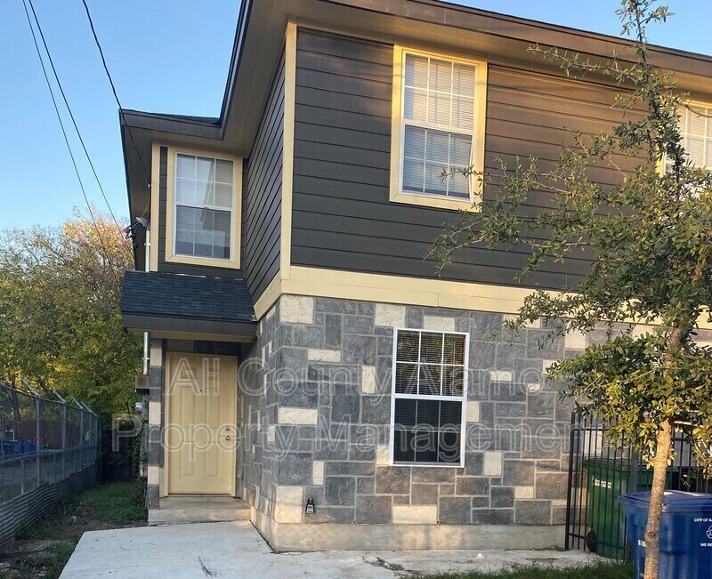 Primary Photo - 3107 W Travis St