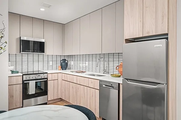 Building Photo - 91 Bruckner Blvd