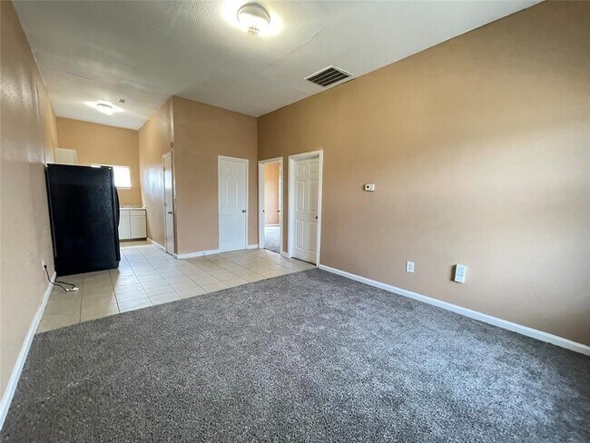 Foto del edificio - 3710 Holmes Road, B