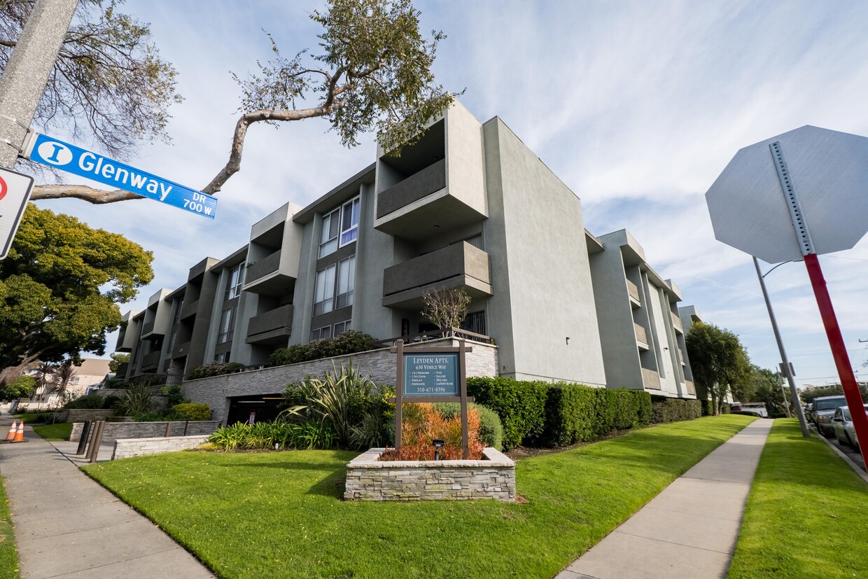 Primary Photo - Leyden Apartments